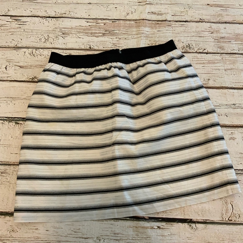 Ann Taylor Striped Black White Skirt - Size‎ 10